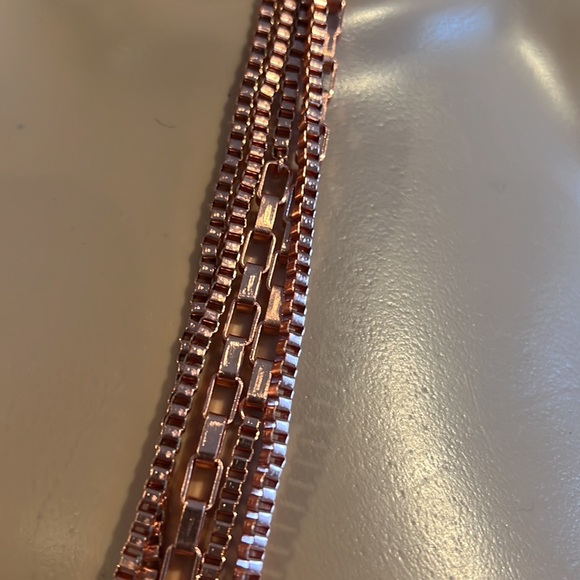 Rose gold colored 5 strand necklace - Picture 2 of 4